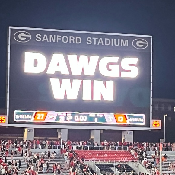 Meet your Posher, Janet - Picture 2 of 2